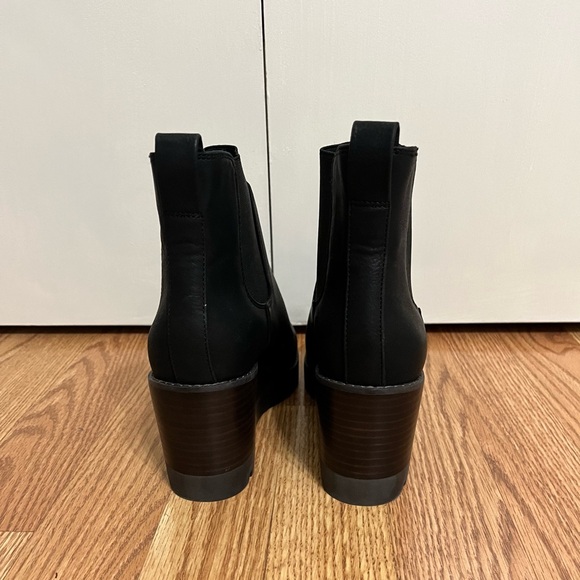 Black Wedge Boots Size 6M - Picture 4 of 6